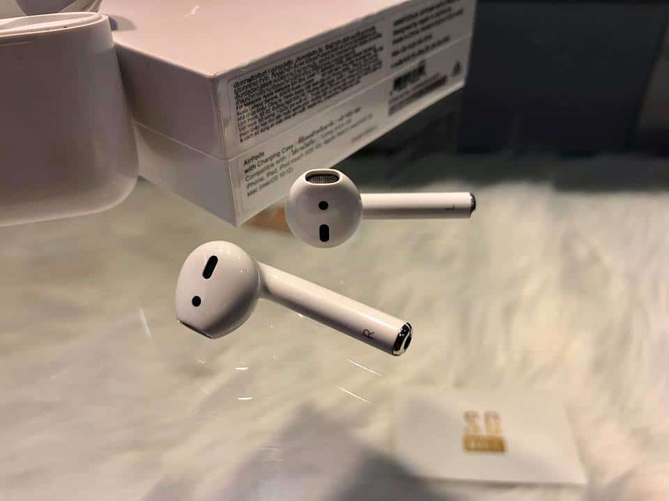 Tai nghe AirPods Apple không dây cũ